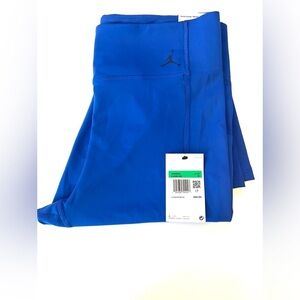 Jump man Jordan women’s size XL tight fit leggings side pocket & back zip pocket